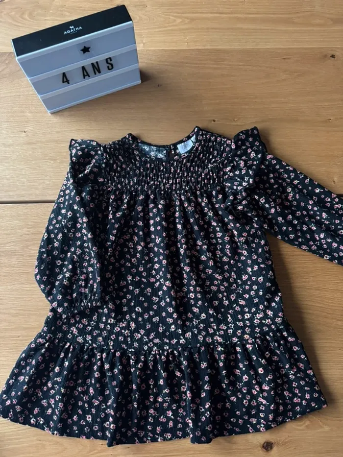 Robe ML fluide noire avec petites fleurs roses 🌸 - Taille 4 Ans