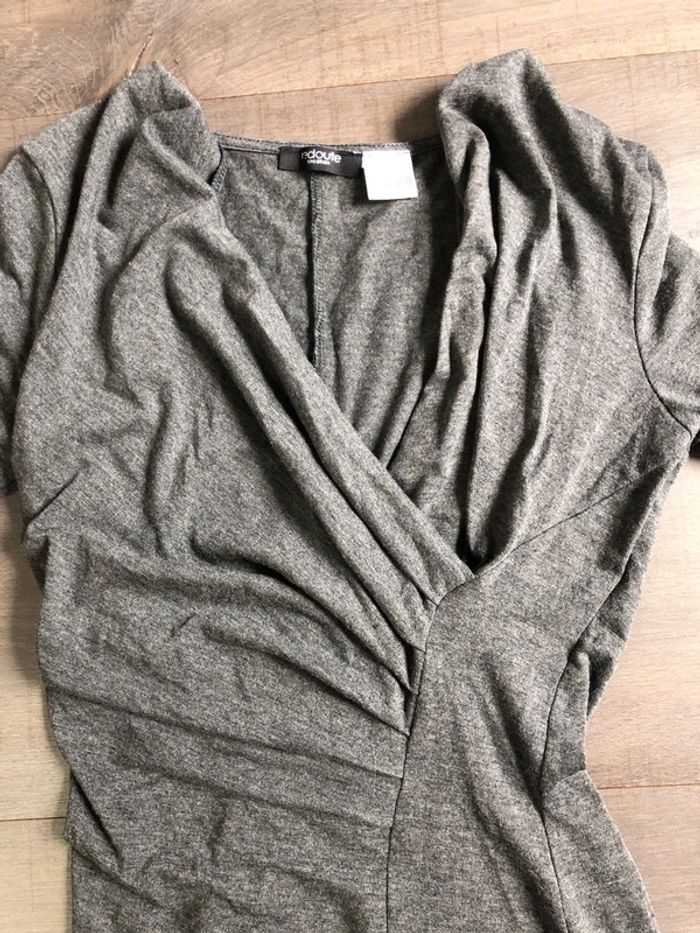 Robe grise décolleté V drapée la redoute taille 34/36 - photo numéro 2