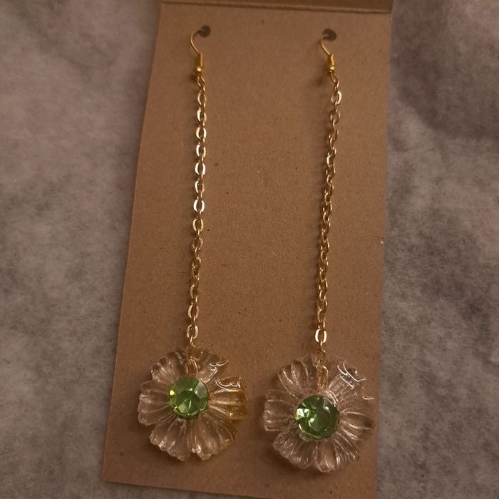 Boucles d'oreilles pendante en résine avec strass vert - photo numéro 7