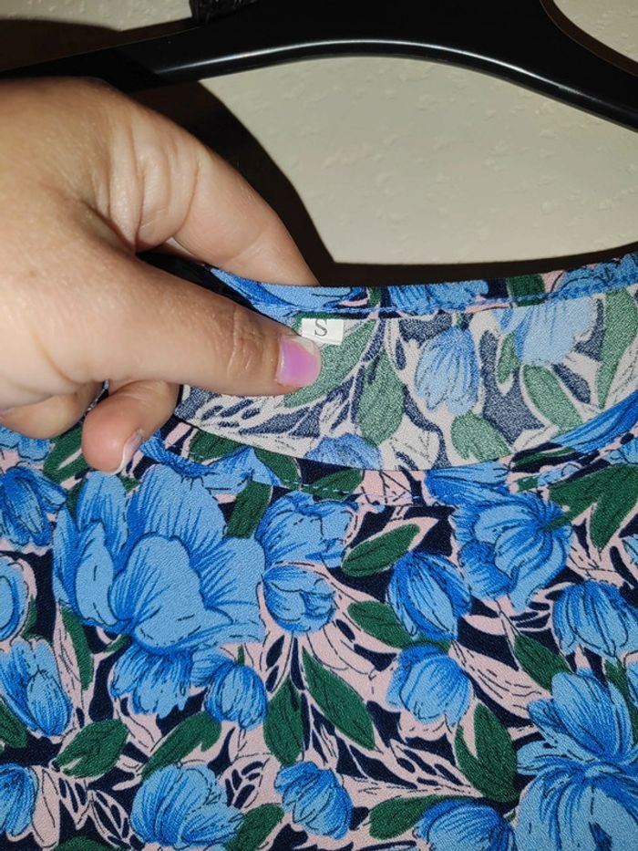 Haut fleuri bleu, rose, vert - photo numéro 2