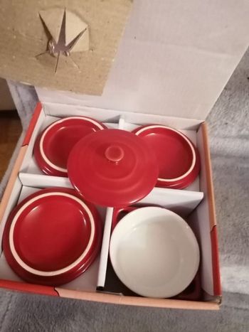 Très belle terrine vont également au four neuf