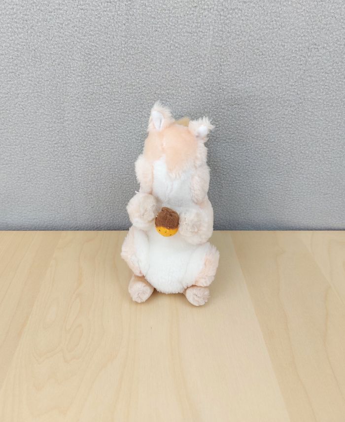 Peluche doudou écureuil et sa noisette beige blanc noir 17 cm TBE - photo numéro 3