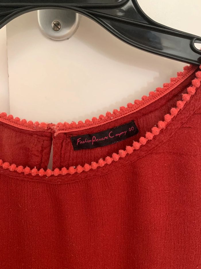 Jolie blouse Bordeaux avec manche retombante sur les épaules - photo numéro 2