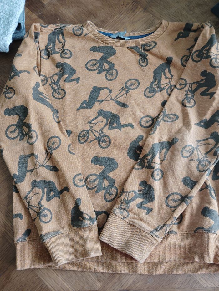 Lot pulls et Tee shirt manches longues - photo numéro 7