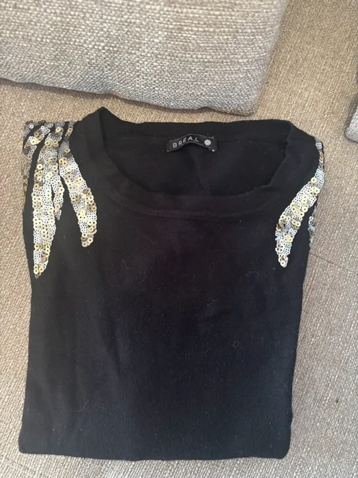 Pull noir avec sequins aux épaules - photo numéro 8