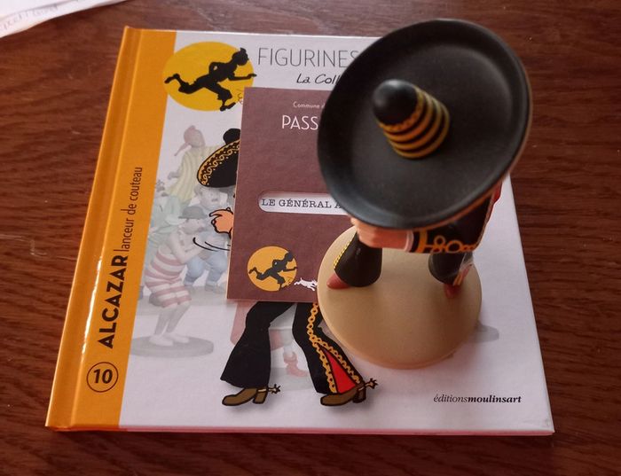 Figurine Alcazar lanceur de couteau