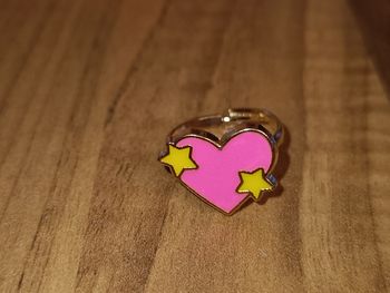 Bague neuve réglable acier doré coeur rose et étoiles jaunes