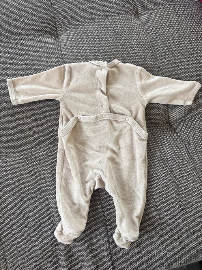 Beau petit pyjama 1 mois pour bébé garçon ou bébé fille en très bonne étais - photo numéro 2