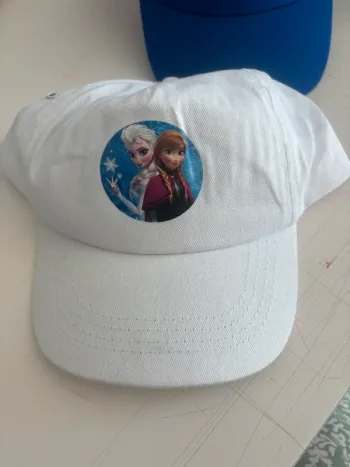 Casquette enfant reine des neiges