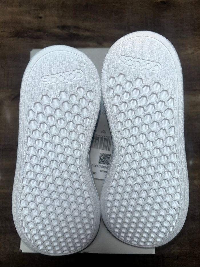 Baskets adidas neuf - photo numéro 4