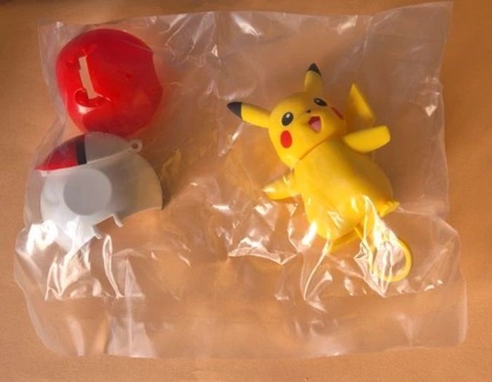 🎁 PokéBall Pokémon – Figurines Pikatchu 🎄 - photo numéro 4