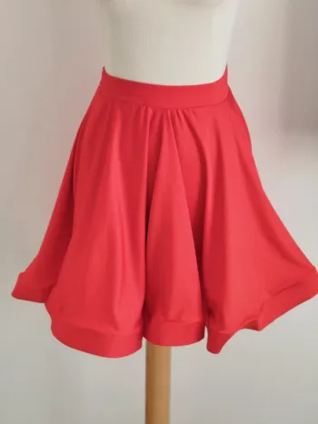 Jupe rouge pour spectacle de danse taille 13-14 ans