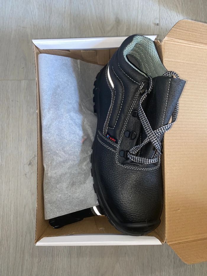 Chaussure de sécurité 42 - photo numéro 3