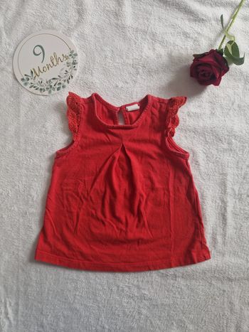 Tee shirt rouge avec manches à volants