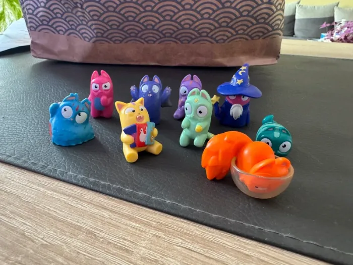 Lot figurines lost kitties