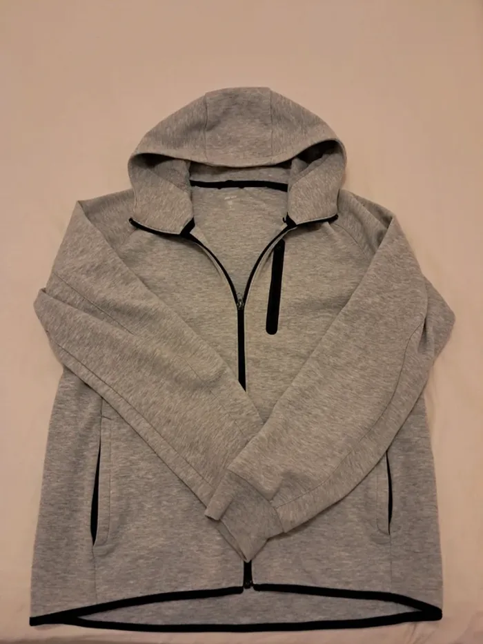 Gilet Tech Uniqlo gris à capuche – taille M