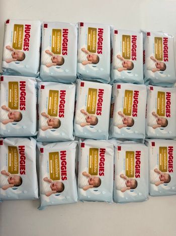 15 lingettes Huggies Sensitive 