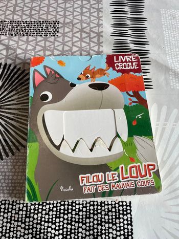 Filou le loup fait des mauvais coups