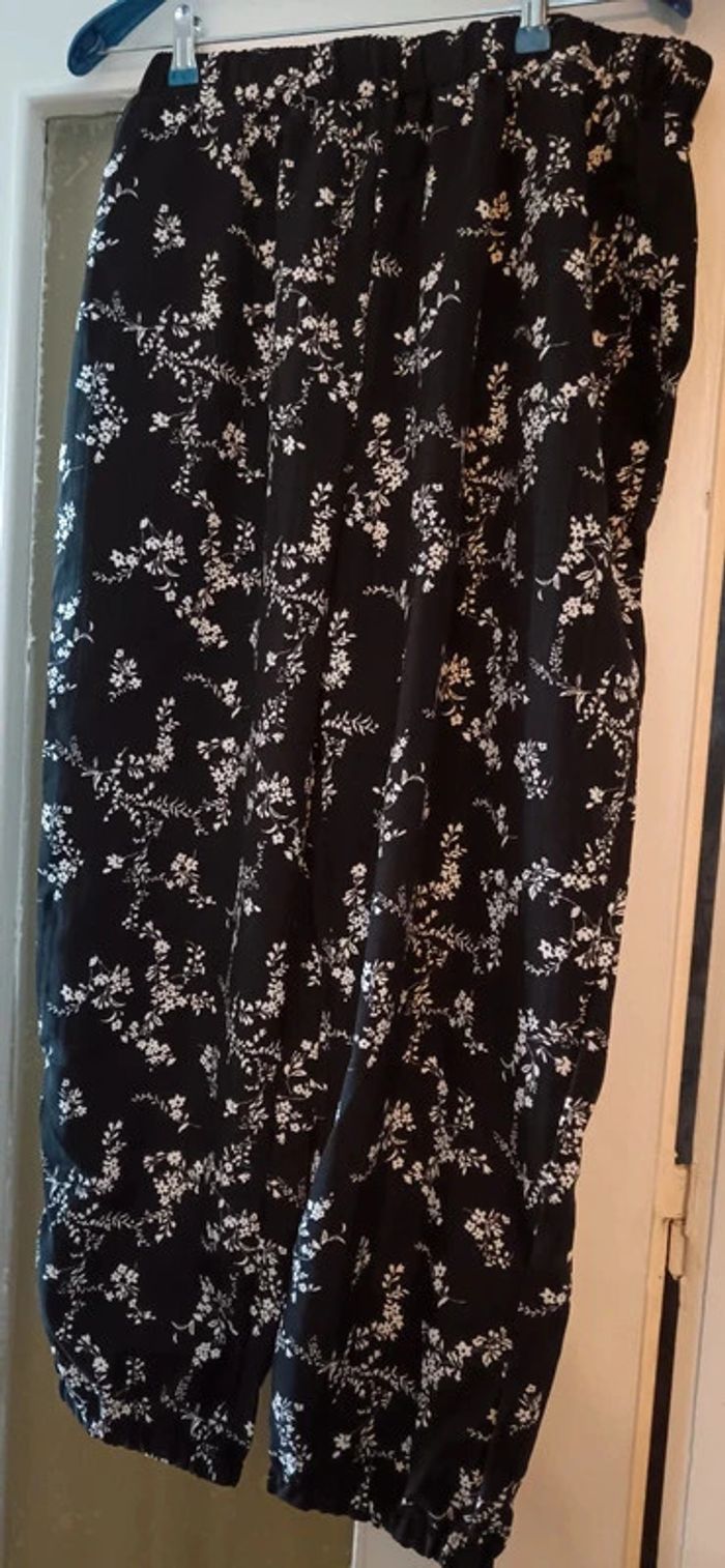 Pantalon fleuri à poche femme