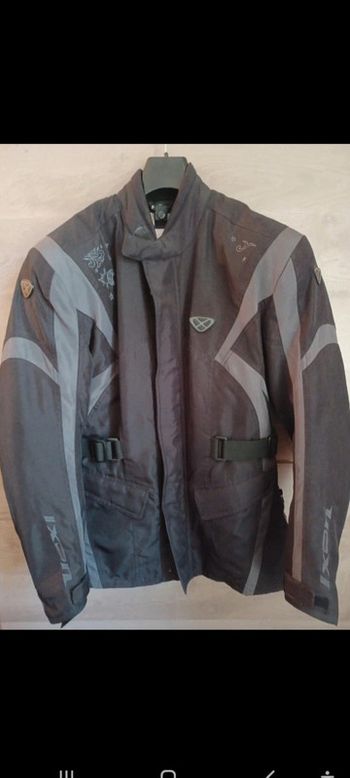 Superbe blouson de moto femme taille 38/40 ixon état impeccable