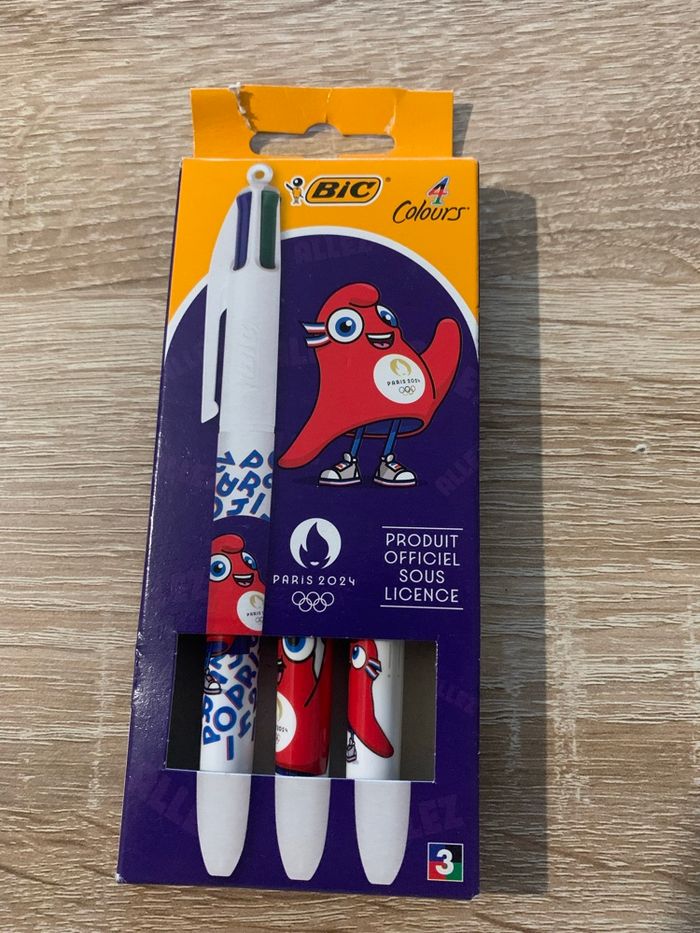 3 stylos 4 couleurs bic  phyge JO De paris 2024 - photo numéro 2
