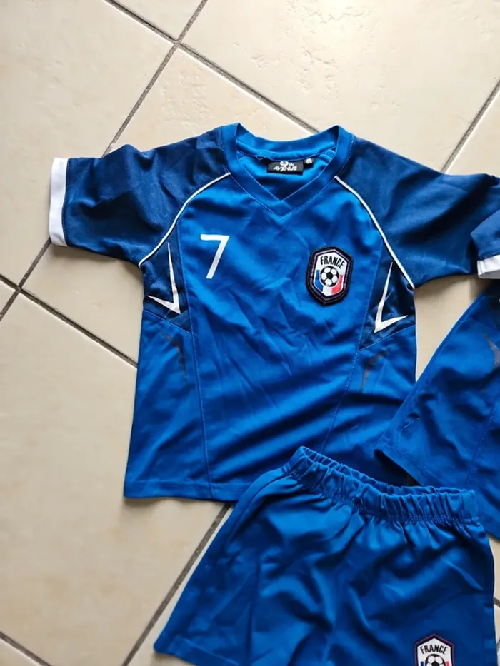 2 maillots + 1 short de foot France 3/4 ans - photo numéro 2
