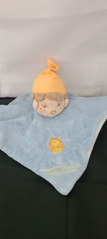 Doudou plat poupée lutin garçon bleu escargot brodé BENGY