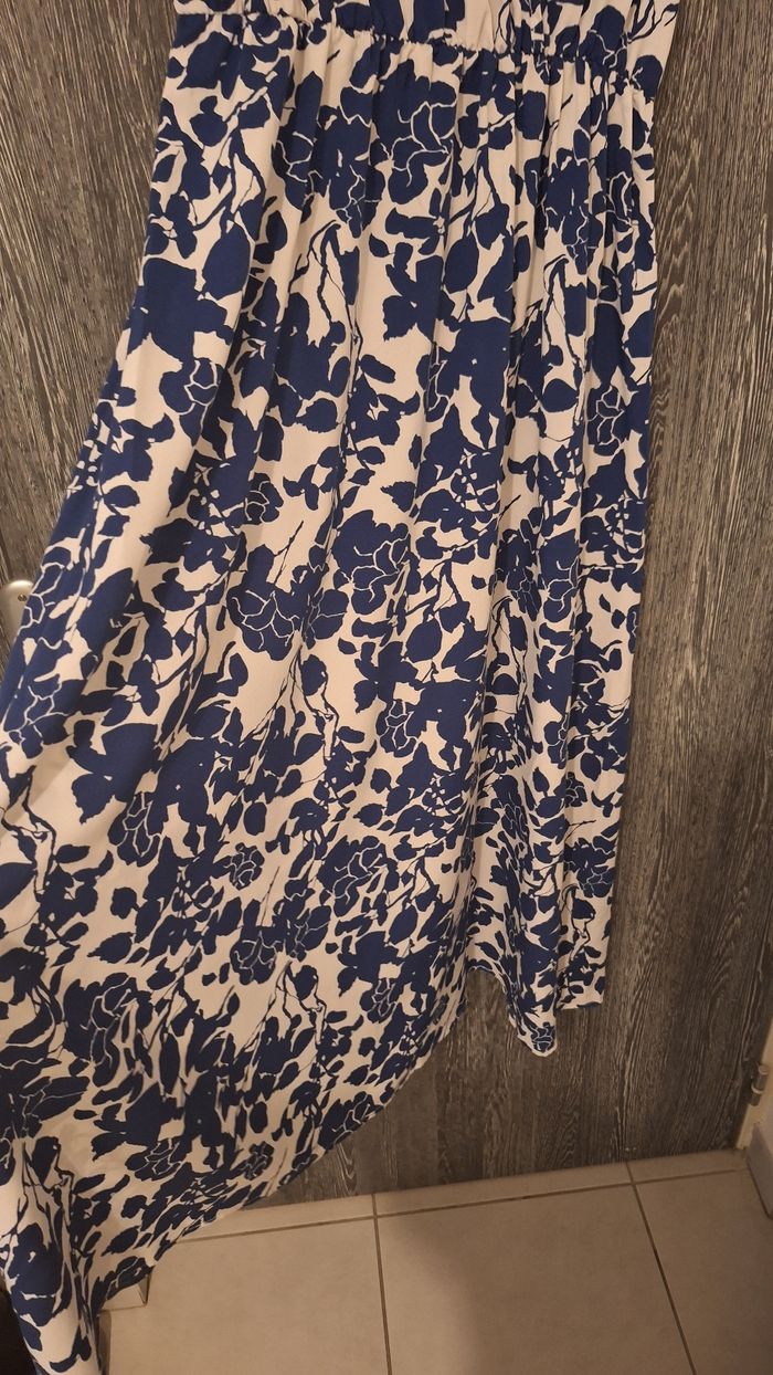 Robe longue fleurie blanche et bleue sans manches - photo numéro 5