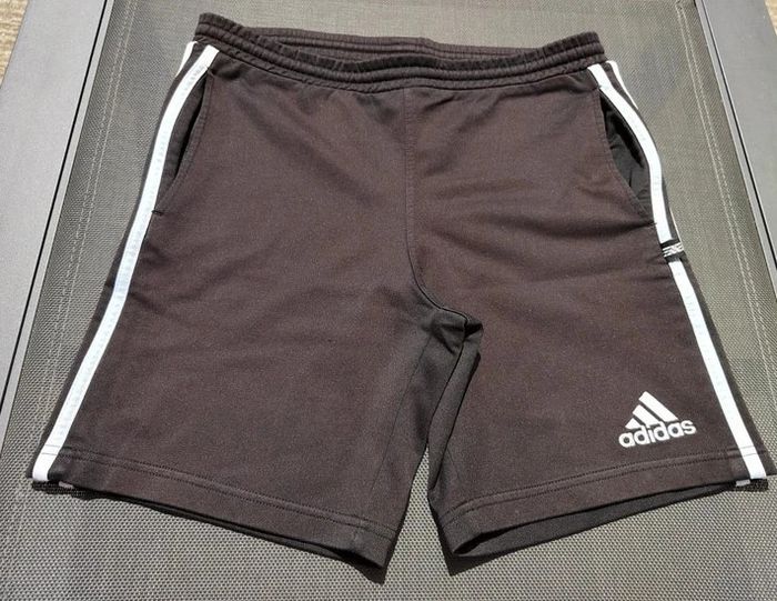 8 € Short adidas 12 ans