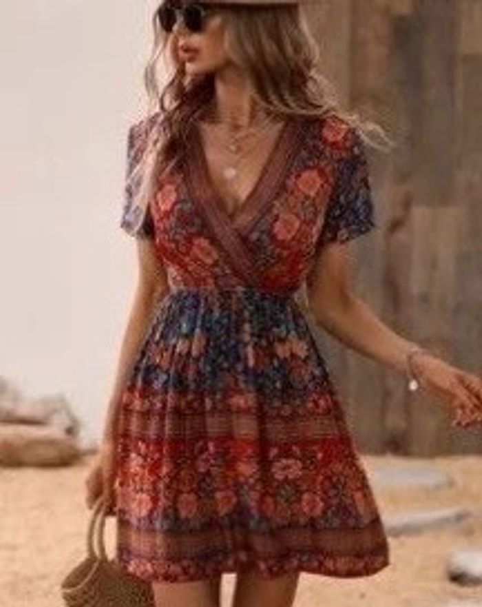 🌷Superbe robe courte à imprimé floral🌷 - photo numéro 2
