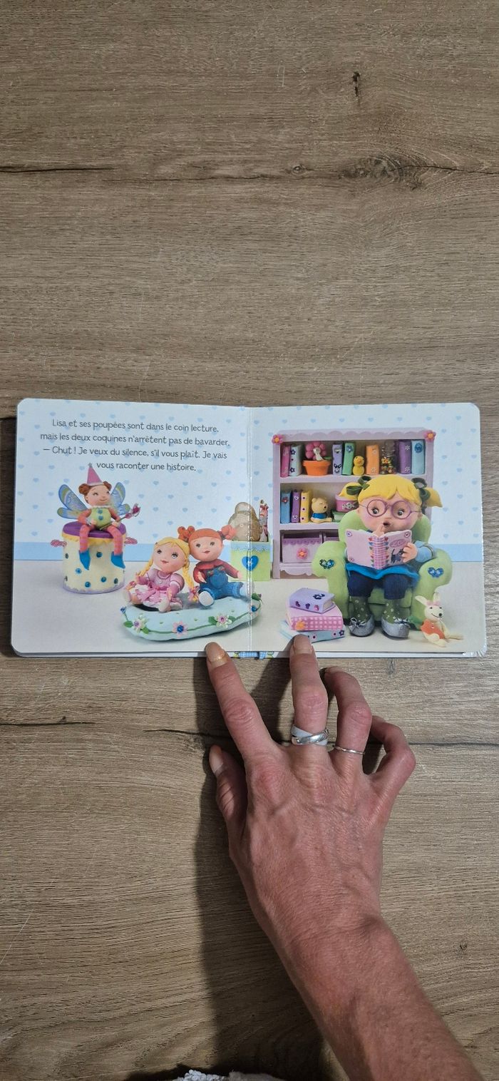 Livre P'tite Fille : Lisa joue à la maîtresse - photo numéro 5