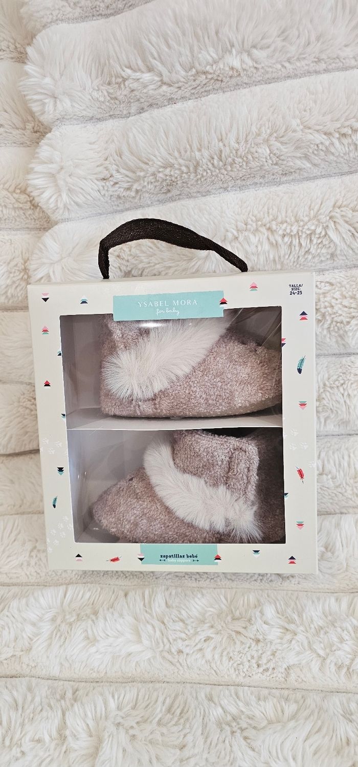 Magnifique chaussons ourson 🐻 taille 24-25 Neufs