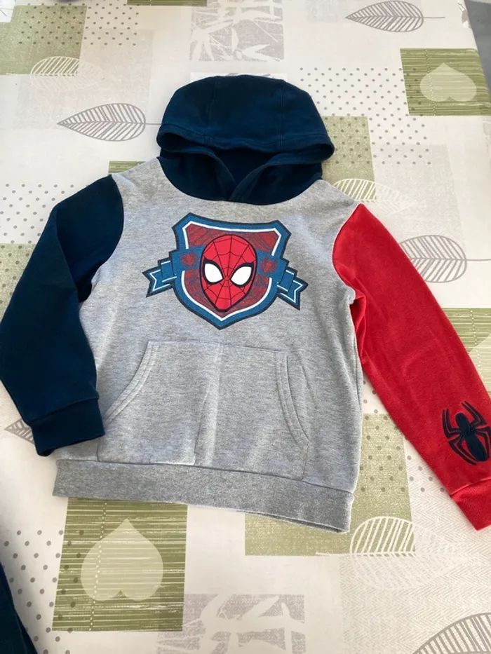 Survêtement spiderman taille 10 ans (140 cm) - photo numéro 2