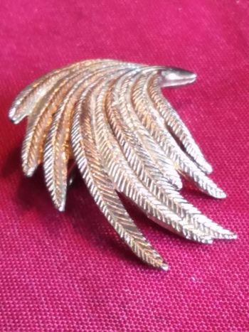 Ancienne broche en métal doré