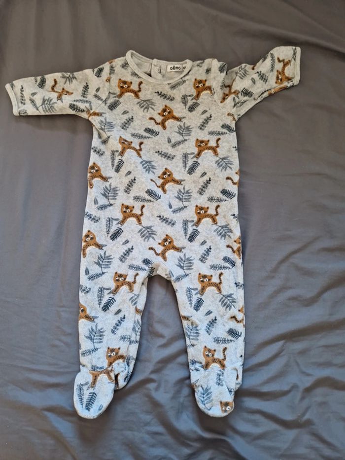 Lot 4 pyjamas hivers 6 mois - photo numéro 4
