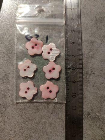 lot de 6 boutons en nacre / rose / env 1 cm