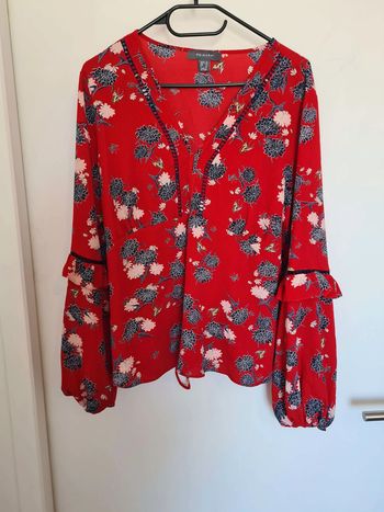 Haut rouge fleurie taille 44