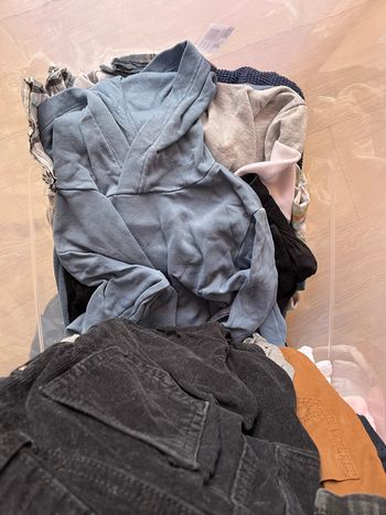 Lot revendeur 30 pièces environ 5 à 16 ans garçon et fille 