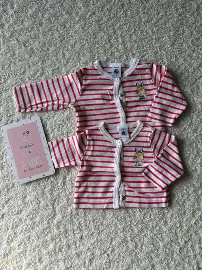 Lot deux gilets rayé blanc et rouge petit bateau taille 3 mois