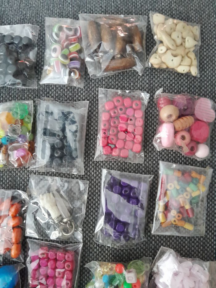 Lot de 40 sachets de perles - photo numéro 3