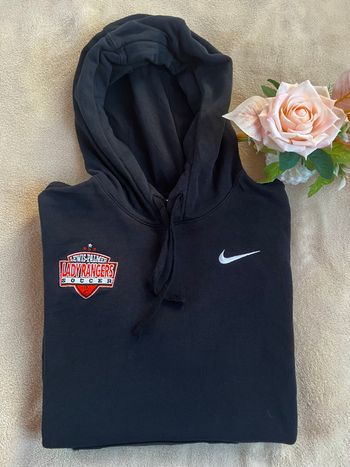 Sweat-shirt noir à capuche pour femme 