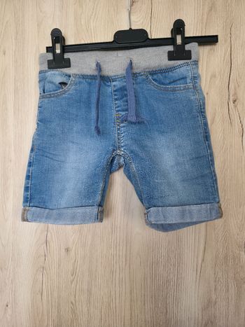SHORT EN JEANS GARÇON TAILLE 4ANS MARQUE LA HALLE