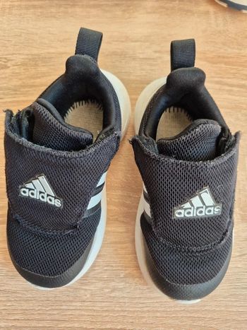 Baskets Adidas taille 23