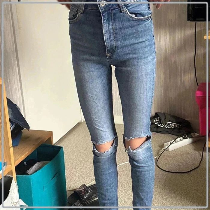 Jeans troués taille 34 marque Zara - photo numéro 2