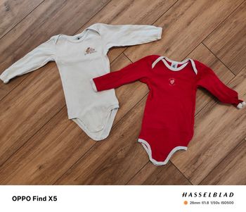 Lot de 2 bodys à manches longues