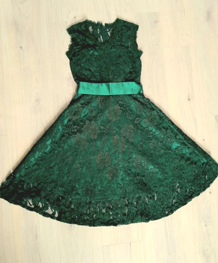 Robe Lindy Bop en dentelle