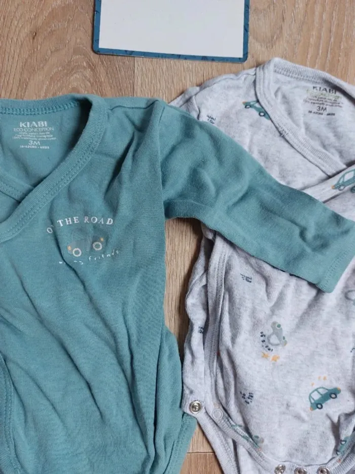Lot 2 bodies croisés Kiabi 3 mois - photo numéro 2