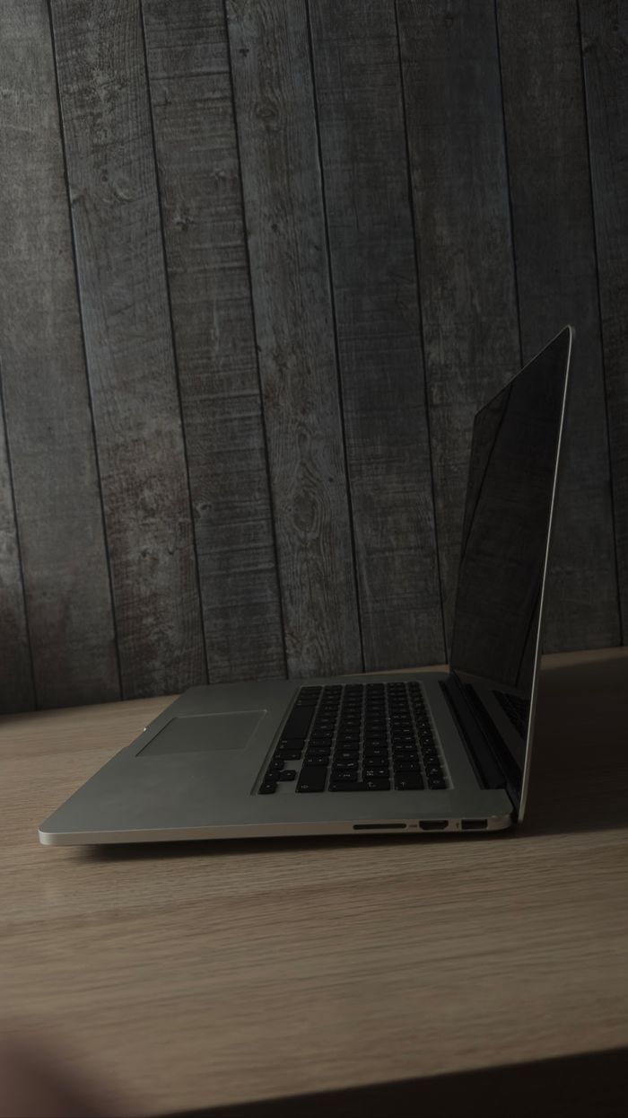 Apple MacBook Pro avec écran Retina MJLQ2LL/A - Mi-2015 - Core i7 2.2 GHz 16 Go RAM 256 Go SSD Argen - photo numéro 5