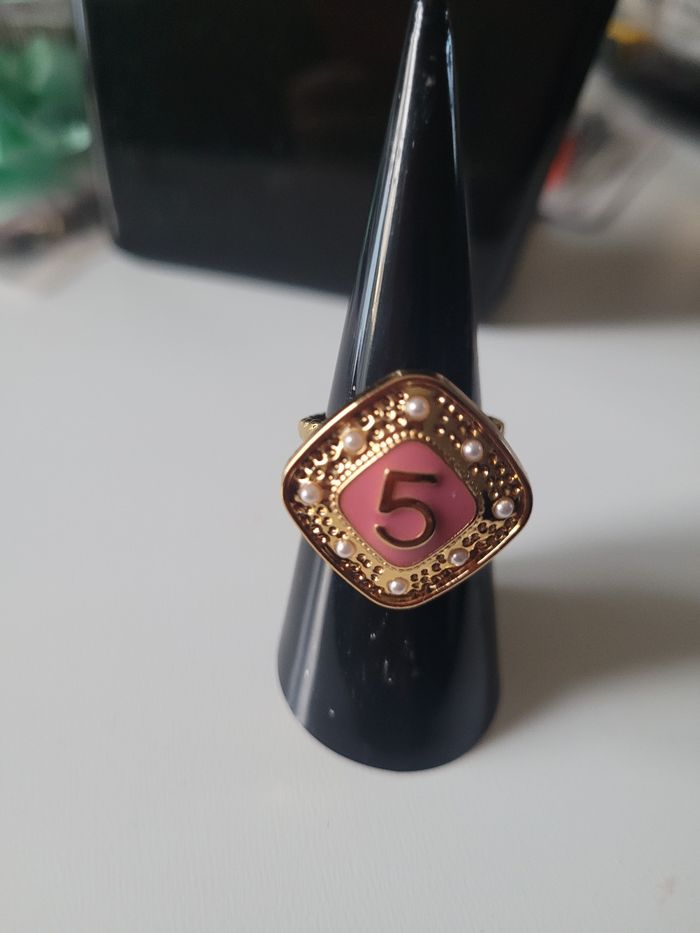 Bague upcyclé avec joli bouton - photo numéro 1