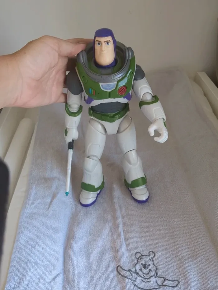 Grande figurine buzz l'éclair sabre lumineux - photo numéro 4